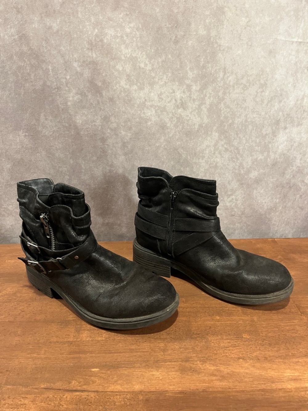 Carlos Santana Shawn Vegan Leather Ankle Boots with Buckle and Side Zip size 7.5